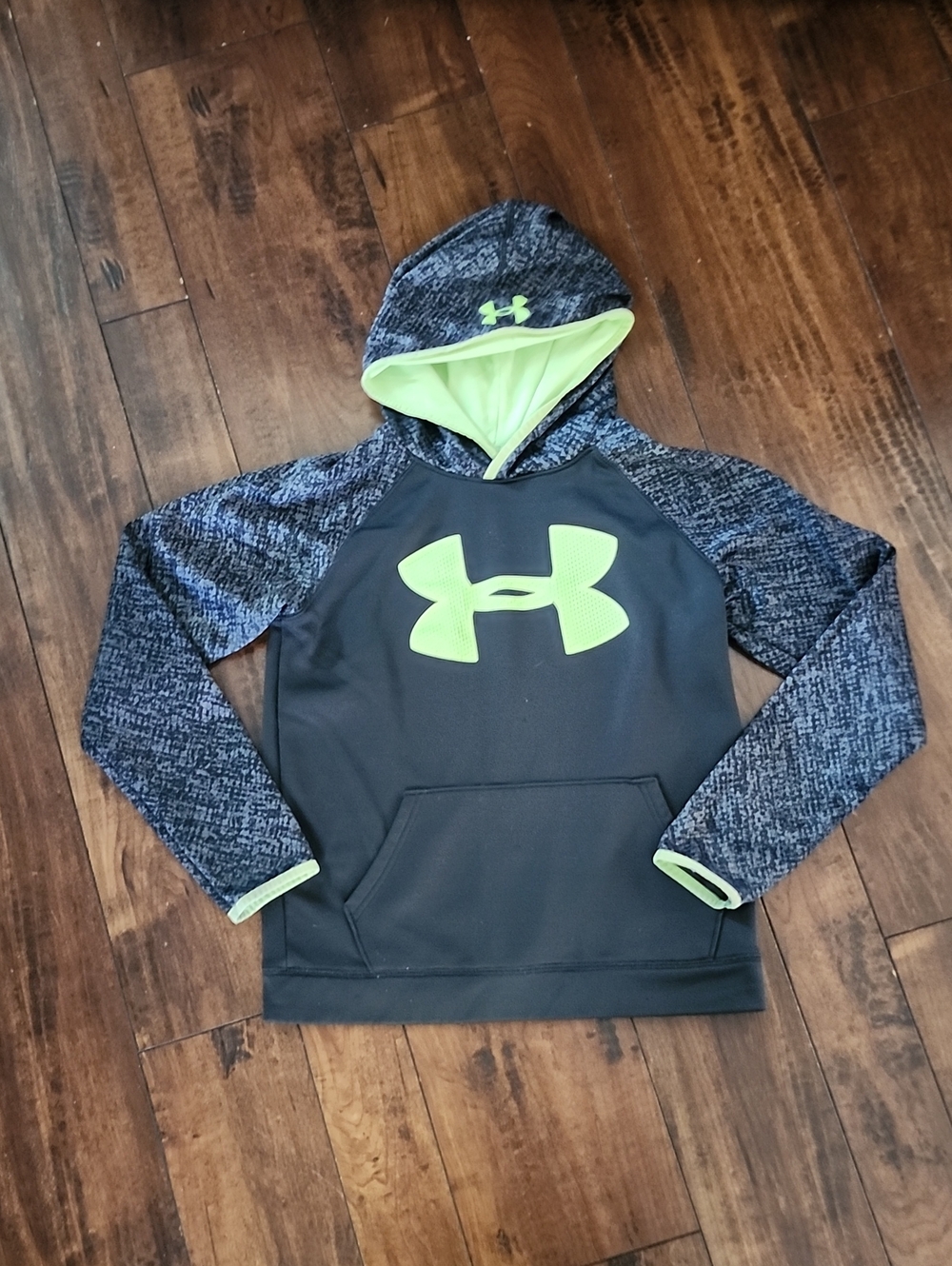 3/$15! Under Armour Black Hoodie with Neon Green Logo Hood Boys Size Large